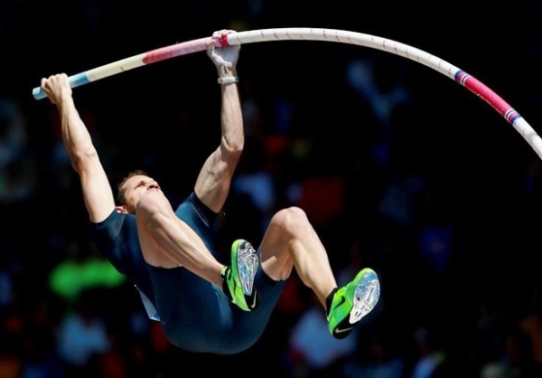 EUGENE, OR - JUNE 01: Renaud Lavillenie of France competes in the pole vault during day 2 of the IAAF Diamond League Prefontaine Classic on June 1, 2013 at the Hayward Field in Eugene, Oregon.   Jonathan Ferrey/Getty Images/AFP == FOR NEWSPAPERS, INTERNET, TELCOS & TELEVISION USE ONLY ==