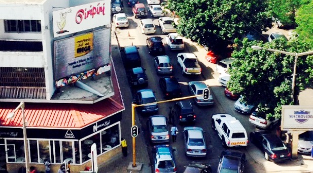 Trânsito em Maputo e obras na Avenida Marginal