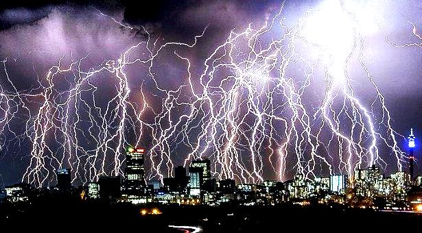 Tempestade em Johanesburgo, imagens de arrepiar...!