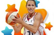 A figueirense Ticha Penicheiro recebe anel exclusivo da WNBA