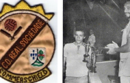 Baú das Memórias: Rui Miranda da Real Sociedade recebe a Taça de Campeão Provincial de Maputo em Juvenis (Jornal O Sport – 24.12.1975)